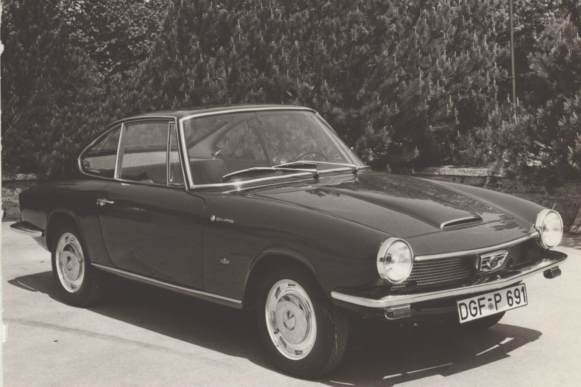 BMW 1600 GT (Glas GT) - Glas 1600 GT en sesión fotográfica de época
