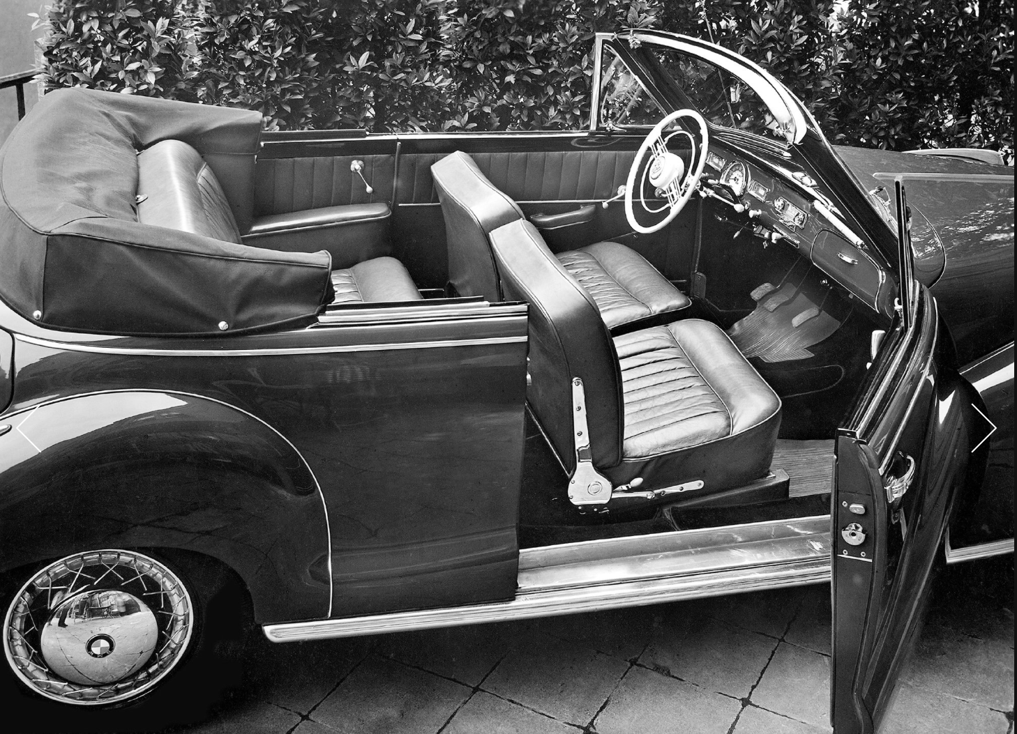 BMW 502 V8 Cabrio - Interior artesanal de cuero y madera que sedujo a la élite europea
