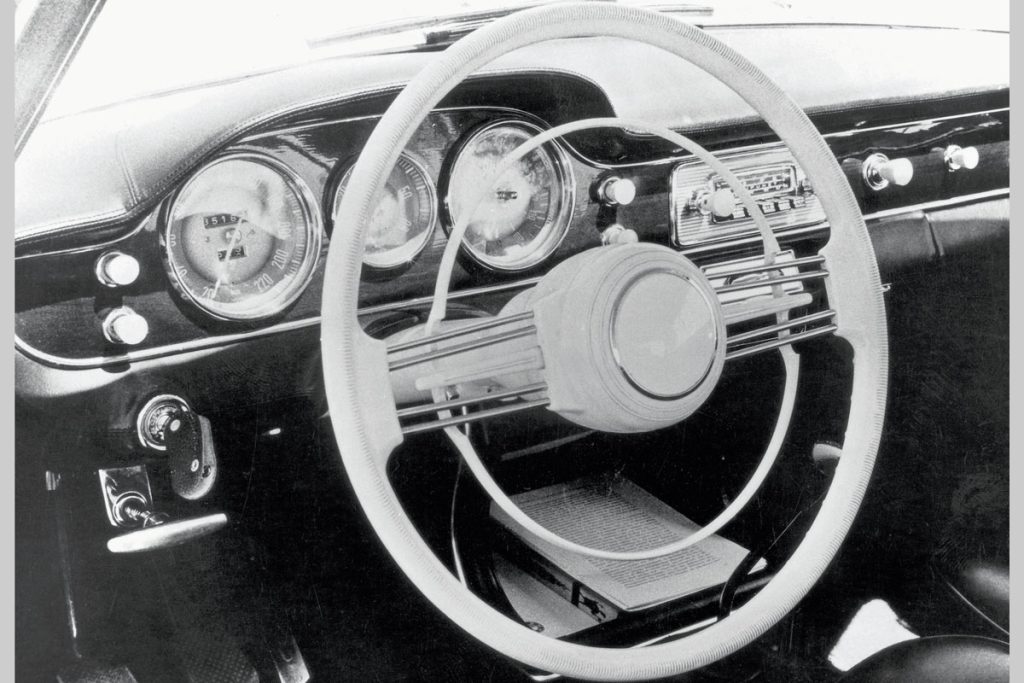 BMW 503 - Interior con volante y salpicadero de lujo artesanal