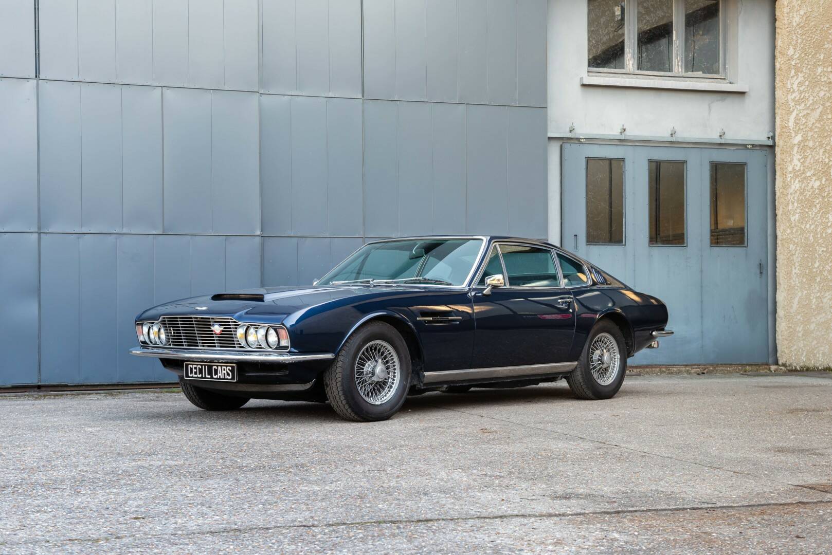 Aston Martin DBS V8
