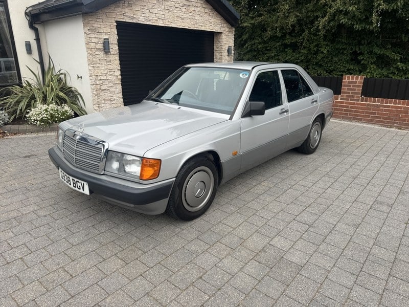 Mercedes-Benz 190E