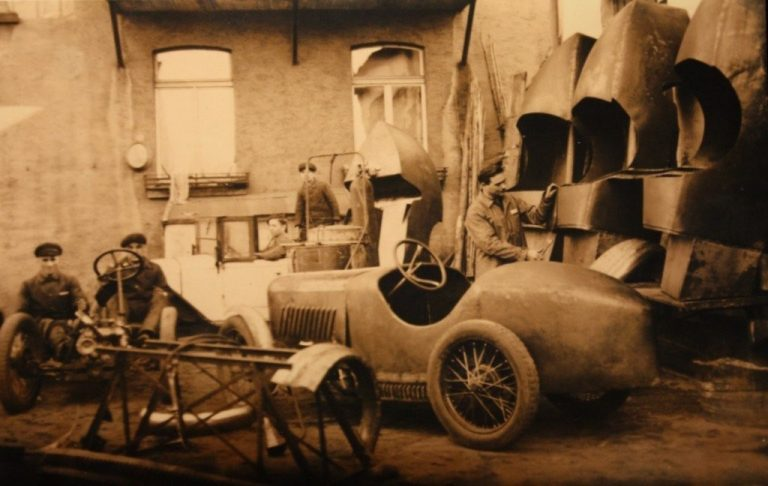 Los hermanos Ihle en su taller de Munich, 1934 - Fundadores del diseño BMW
